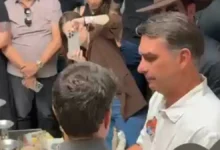 Flávio busca devolver sonho aos brasileiros ao lado de sertanejos