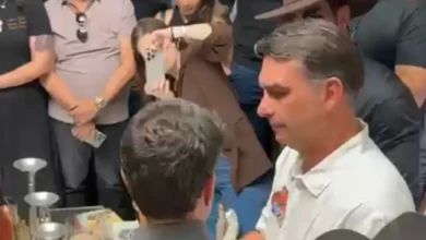 Flávio busca devolver sonho aos brasileiros ao lado de sertanejos