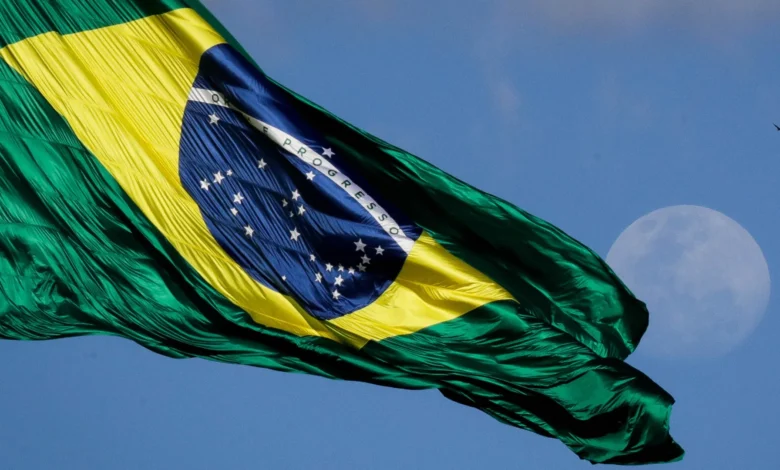 FMI projeta desaceleração da economia brasileira e fixa crescimento em 2,2% para 2026