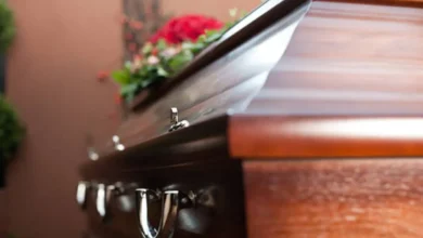 Funerária deve indenizar família após queda de caixão durante traslado em Anápolis