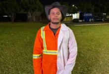 Gari da Comurg conquista diploma de enfermagem aos 36 anos em Goiânia