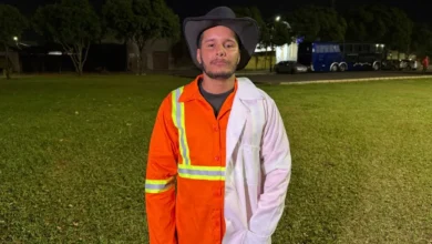 Gari da Comurg conquista diploma de enfermagem aos 36 anos em Goiânia