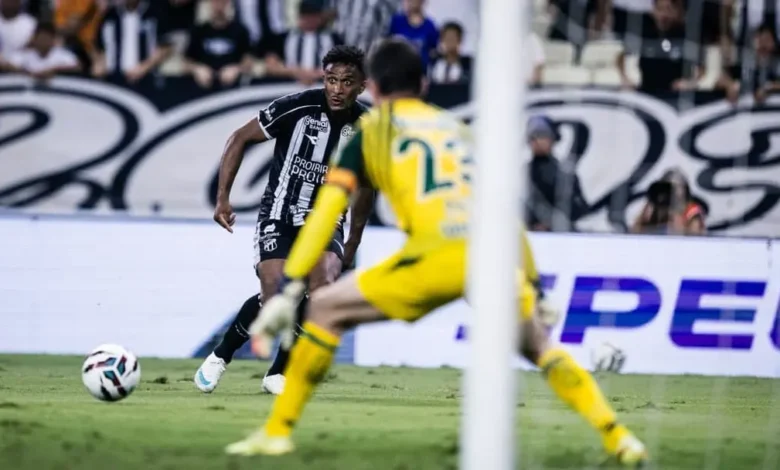 Goiás domina o primeiro tempo contra o Ceará, mas placar permanece zerado