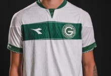Goiás lança nova camisa reserva para a temporada com faixa transversal