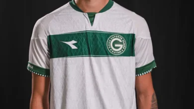 Goiás lança nova camisa reserva para a temporada com faixa transversal