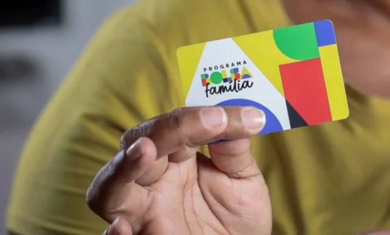 Governo antecipa pagamento do Bolsa Família reajustado para o período eleitoral