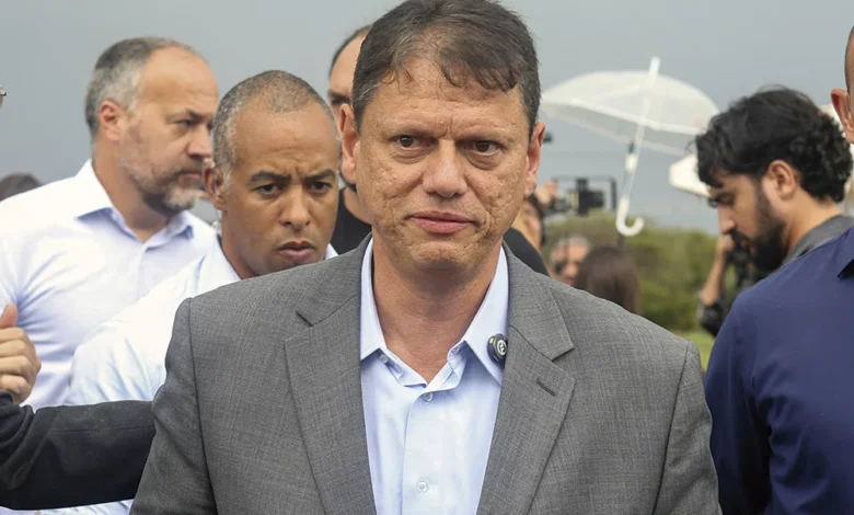 Governo de São Paulo exonera servidora após crítica a Flávio Bolsonaro