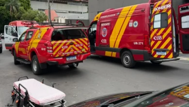 Homem agride idosa com garrafa de vidro, alega alucinações e termina preso após intervenção