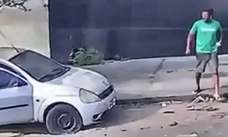 Homem em situação de rua é preso após incendiar veículo que invadiu para dormir
