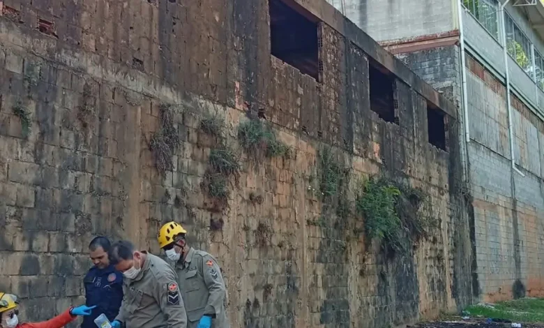 Homem sobrevive a queda de dez metros em Goiânia e recebe atendimento especializado