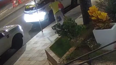 Idoso de 70 anos sofre agressão em Goiânia por engano político ao usar camisa vermelha