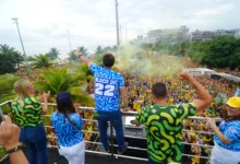 Imagens mostram encerramento de campanha de Flávio Bolsonaro na Barra da Tijuca