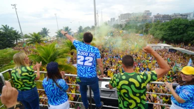 Imagens mostram encerramento de campanha de Flávio Bolsonaro na Barra da Tijuca