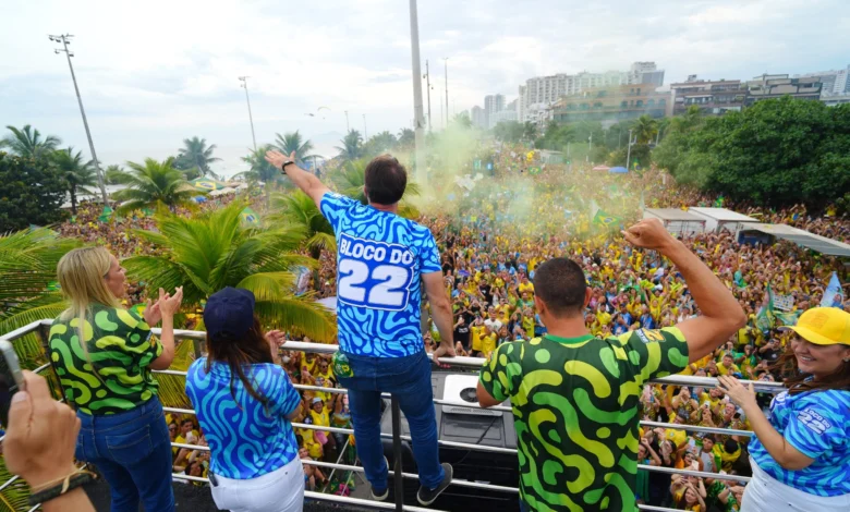 Imagens mostram encerramento de campanha de Flávio Bolsonaro na Barra da Tijuca