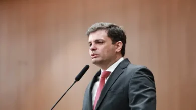 Issy Quinan aposta em discrição ao assumir interinamente a presidência da Alego