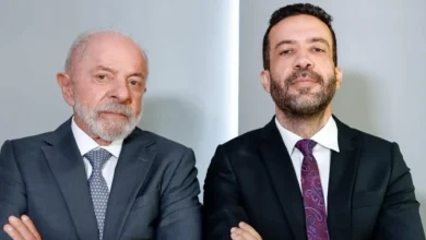 Janones redireciona militância após suspensão do canal Exército do Lula