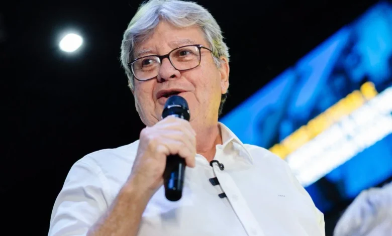 João Azevêdo lidera intenções de voto para o Senado na Paraíba
