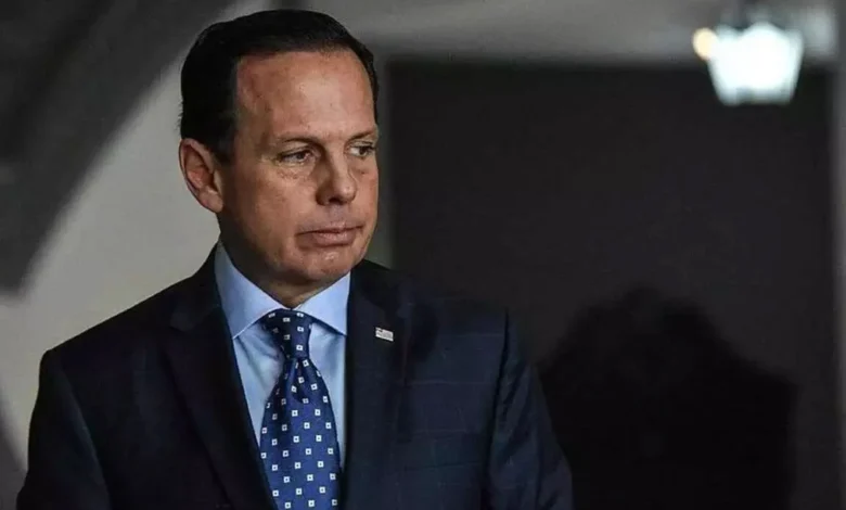 João doria sinaliza voto em flávio bolsonaro e surpreende cenário político