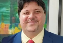 Jornalista brasileiro é deportado da Argentina após críticas ao governo Milei
