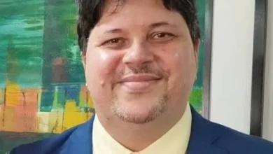 Jornalista brasileiro é deportado da Argentina após críticas ao governo Milei