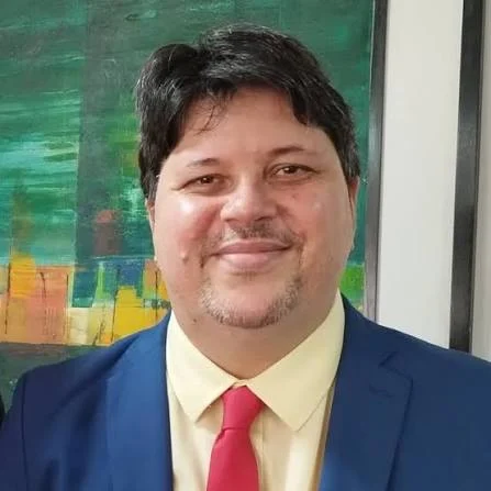 Jornalista brasileiro é deportado da Argentina após críticas ao governo Milei