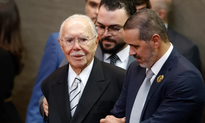 José Sarney apresenta evolução clínica positiva após cirurgia abdominal