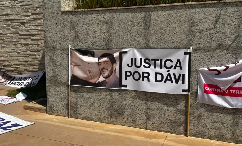 Júri popular julga policiais acusados pela morte do advogado Davi Sebba em Goiânia