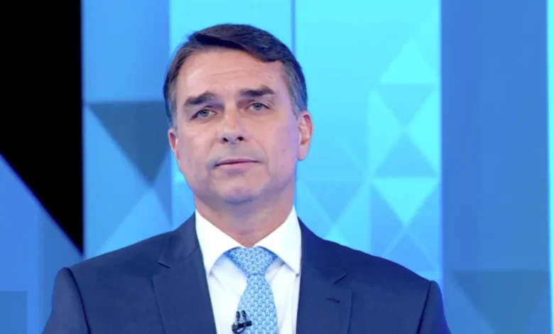 Justiça argentina manda preservar imagens da passagem de Flávio Bolsonaro pelo país