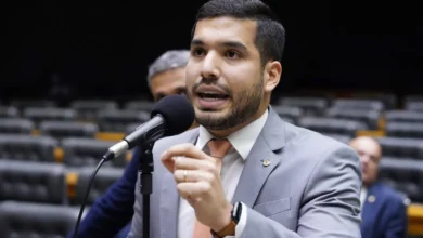 Justiça de São Paulo condena André Fernandes a pagar indenização a Erika Hilton