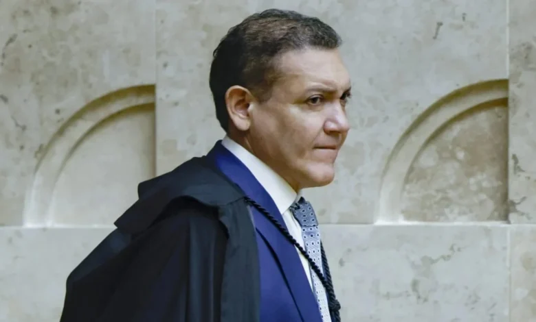 Kassio Nunes Marques ordena suspensão do canal Exército do Lula no Whatsapp