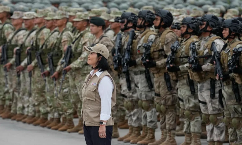 Keiko Fujimori impõe novas regras de conduta e aparência em escolas do Peru