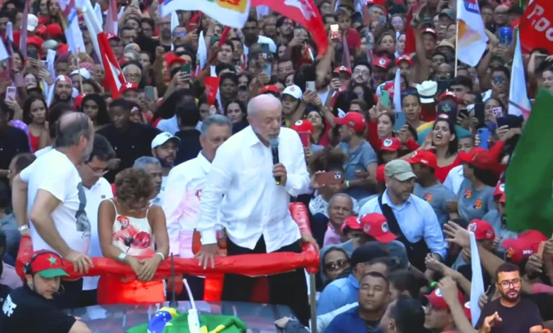 Lula coloca emissora sob suspeição e aponta conflito com cúpula