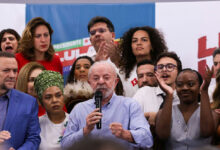 Lula desafia Flávio Bolsonaro a apoiar o fim da escala 6x1 em embate político