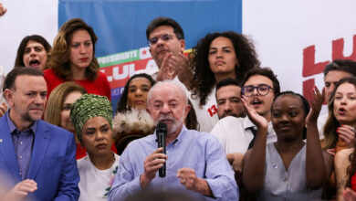 Lula desafia Flávio Bolsonaro a apoiar o fim da escala 6x1 em embate político