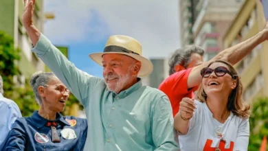 Lula encerra campanha do primeiro turno com caminhada histórica na Avenida Paulista