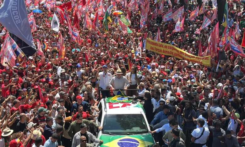 Lula inicia campanha de segundo turno com caminhada na Ceilândia