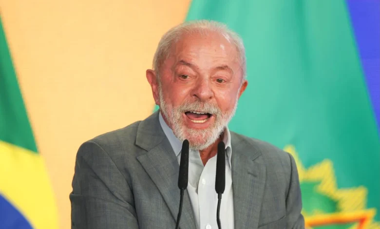 Lula intensifica críticas à oposição e busca eleitores indecisos