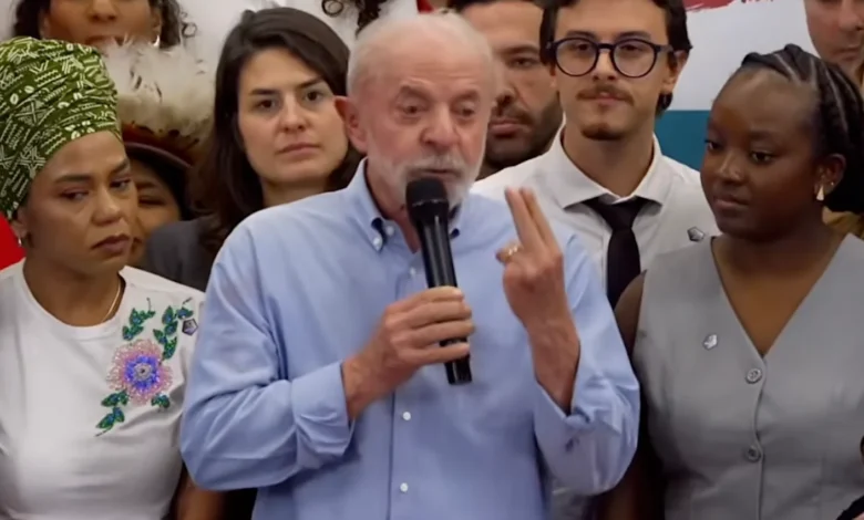 Lula intensifica pressão sobre Flávio Bolsonaro pelo fim da escala 6x1