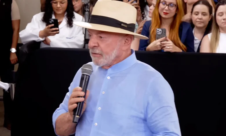 Lula oficializa parecer sobre afastamento remunerado de vítimas de violência doméstica