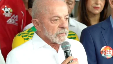 Lula questiona trajetória legislativa de Flávio Bolsonaro após votação em São Bernardo do Campo