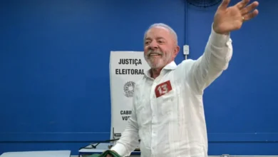 Lula vota em São Bernardo e exalta reta final contra Flávio Bolsonaro
