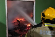 Madrugada de terror em Jataí com incêndio que destruiu casa mas deixou família ilesa