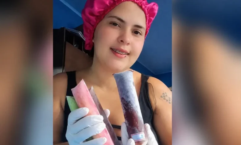 Mãe de três filhos vende geladinhos após muro desabar devido a chuvas