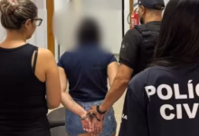 Mãe é presa em Águas Lindas de Goiás após agredir filho por causa de fotografia