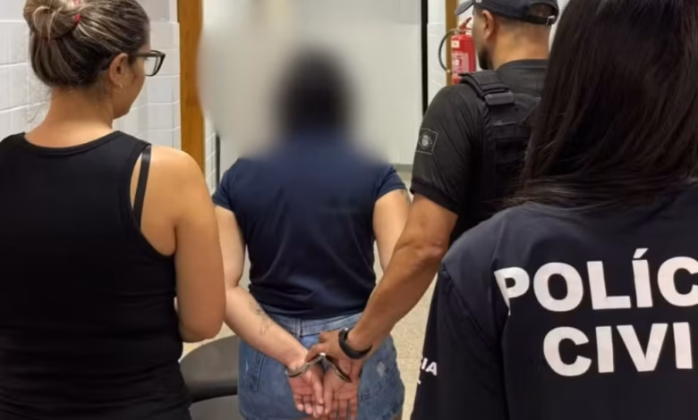 Mãe é presa em Águas Lindas de Goiás após agredir filho por causa de fotografia