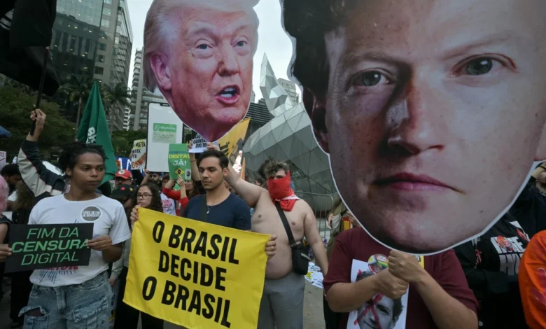Manifestantes protestam em São Paulo para exigir neutralidade da Meta nas eleições