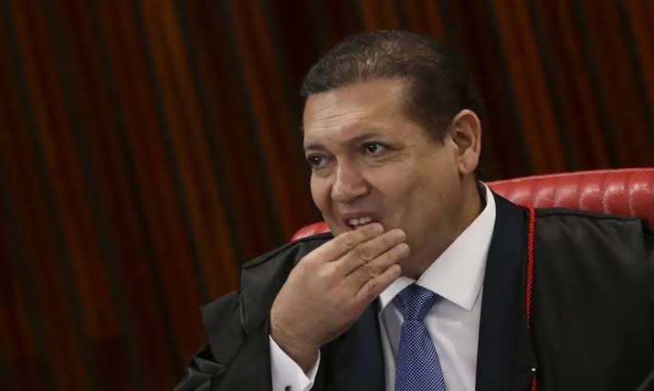 Mensagens de Daniel Vorcaro revelam bastidores de festa com menção a nome de ministro