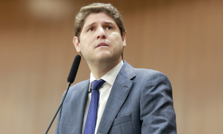 Mesmo sem atingir cláusula de barreira, partidos garantem dez cadeiras em Goiás