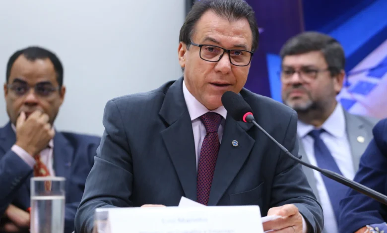 Ministro do Trabalho liga assédio eleitoral a discurso da família Bolsonaro