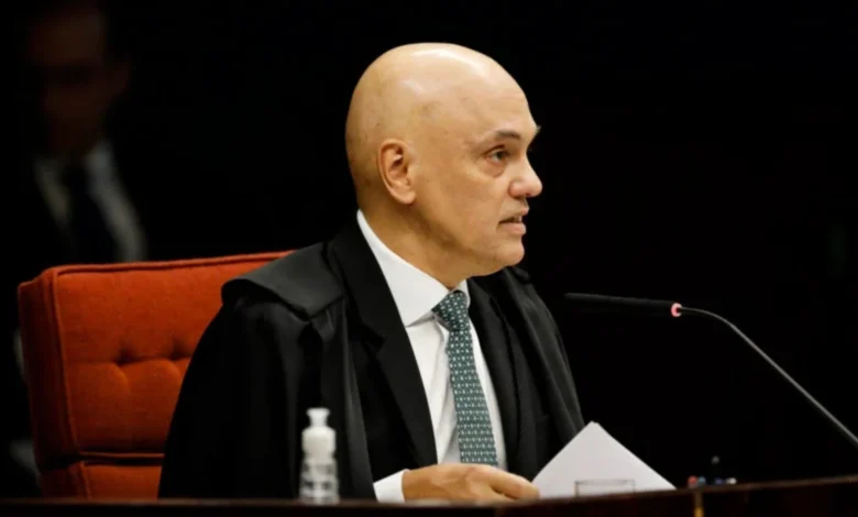 Moraes aplica multa de R$ 5 mil a advogado que ocultou comandos de IA em petição ao STF